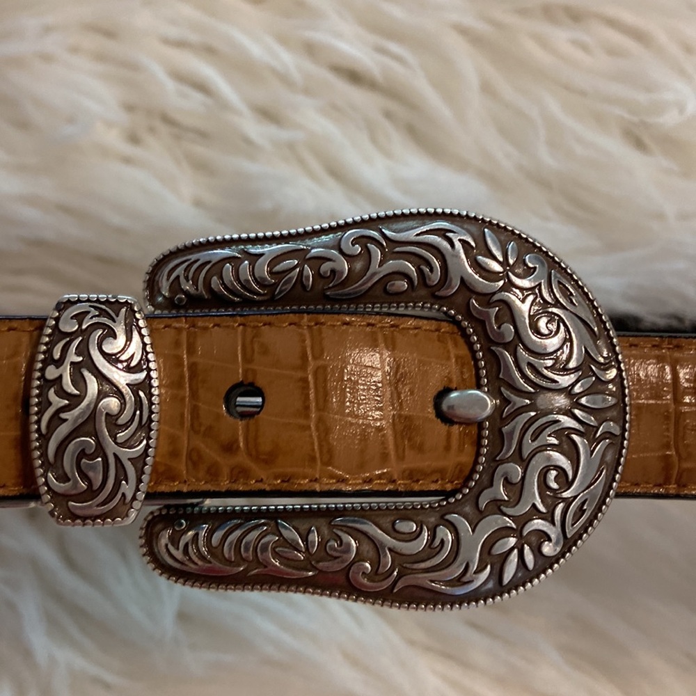 Coldwater Creek Tan  Croc-Embossed Belt with Silver Buckle size 34 BNWOT - Picture 7 of 8